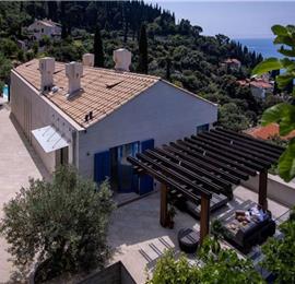 Luxury 4 Bedroom Villa with Infinity Pool, Sauna and Sea Views in Sveti Jakov, near Dubrovnik, Sleeps 8